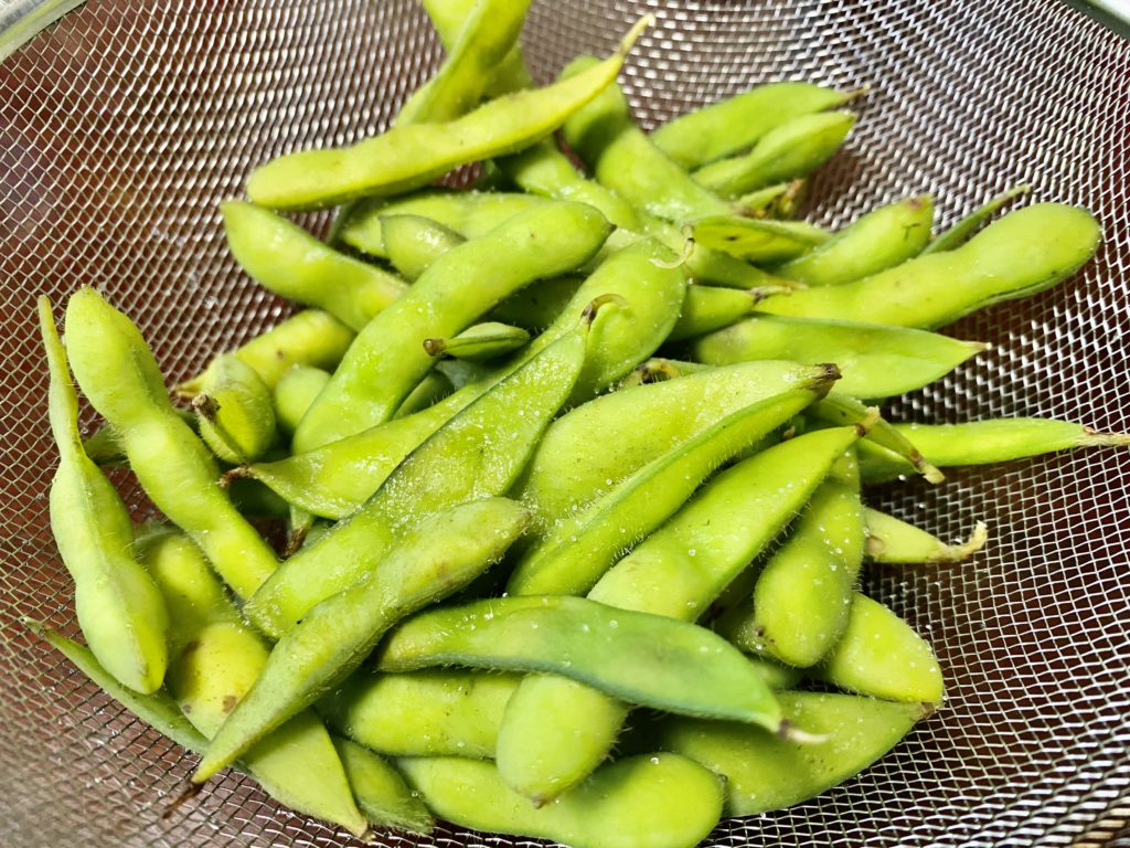 枝豆食べる