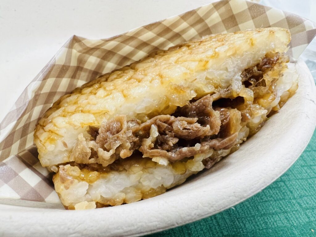 お食事の評判は？おた飯セットの焼きおにぎりバーガー