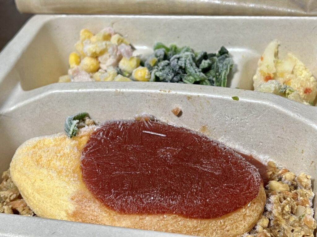 ポムの樹監修オムライスの冷凍弁当の状態