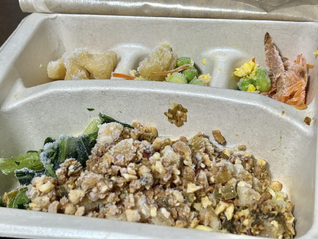 汁なし坦々麺の冷凍弁当の状態