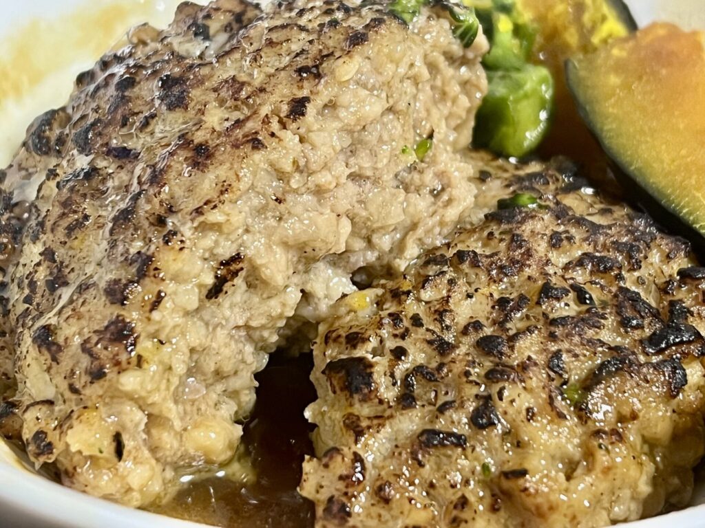 鰹香る和風出汁の直火焼きハンバーグは肉汁たっぷり
